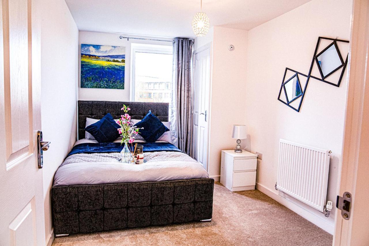 A Luxury 2 Bedroom Apartment With 2 Free Parking Chatham  Eksteriør billede