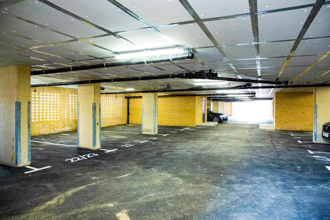 A Luxury 2 Bedroom Apartment With 2 Free Parking Chatham  Eksteriør billede